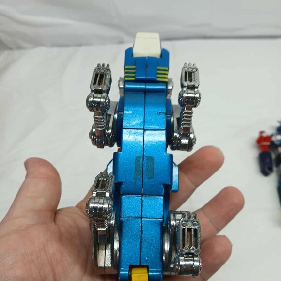 Set of two Die Cast Voltron Figures (Incomplete missing parts) - Picture 4 of 16